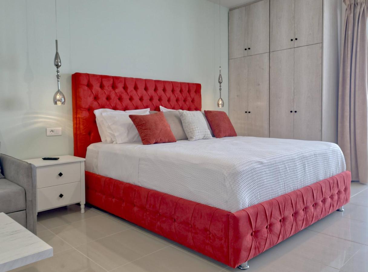 Epipleon Luxury Suites -102- Δωμάτιο 45Τμ Με Βεράντα 35Τμ Μπροστά Στη Θάλασσα Nafpaktos Dış mekan fotoğraf