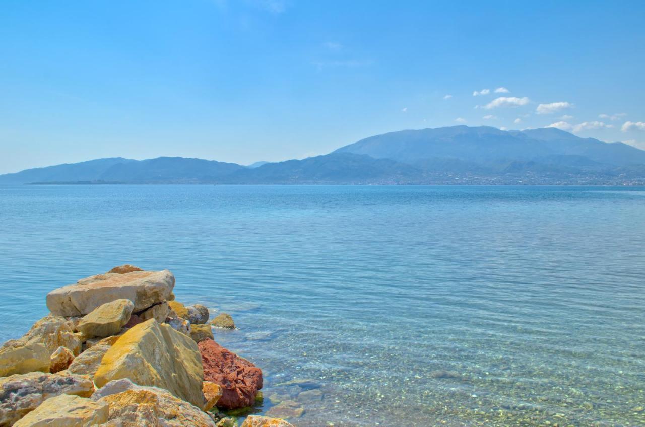 Epipleon Luxury Suites -102- Δωμάτιο 45Τμ Με Βεράντα 35Τμ Μπροστά Στη Θάλασσα Nafpaktos Dış mekan fotoğraf